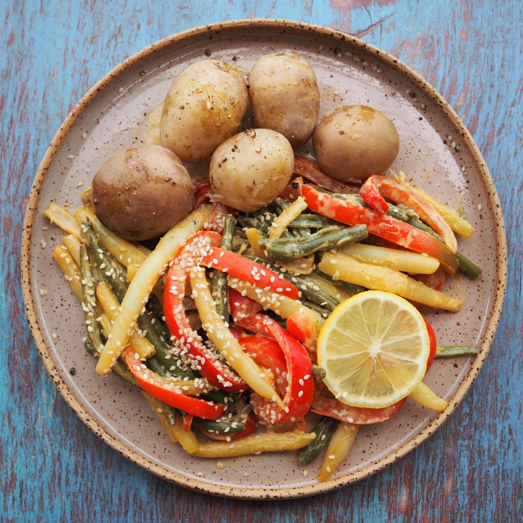 Fasolka szparagowa i papryka w sosie sezamowo-cytrynowym