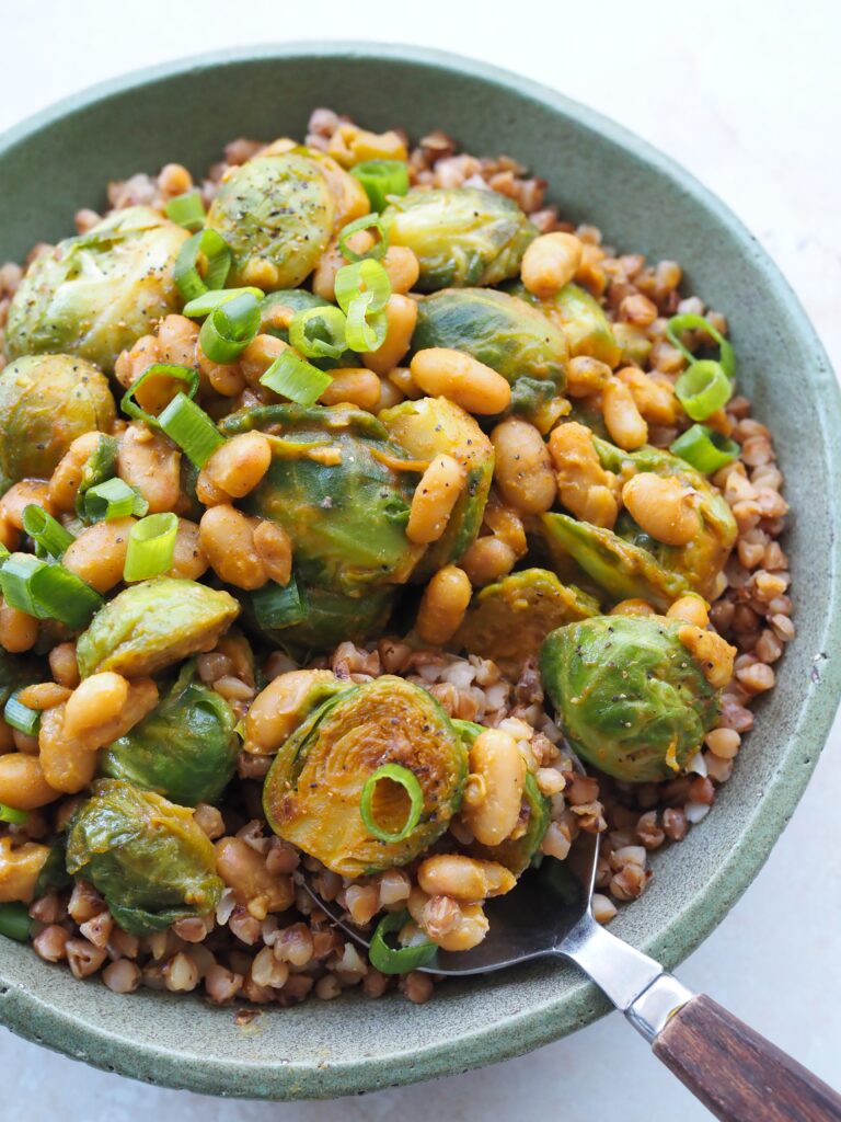 Kasza gryczana z brukselką i fasolą