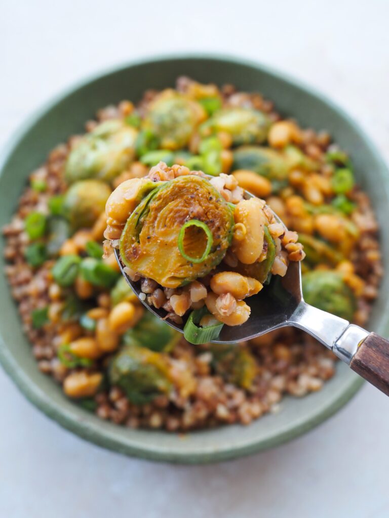 Kasza gryczana z brukselką i fasolą