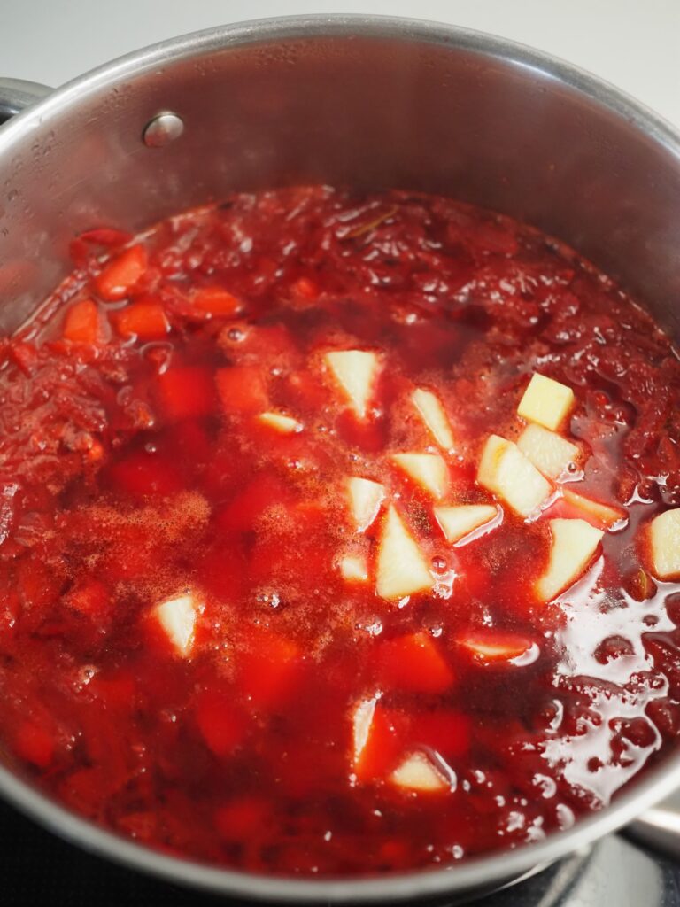 Delikatna zupa buraczkowa