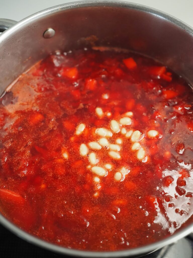 Delikatna zupa buraczkowa