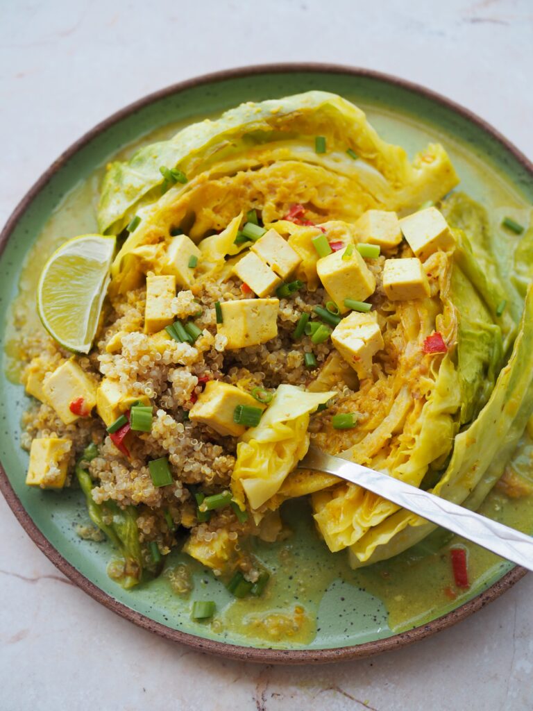 Młoda kapusta w sosie curry