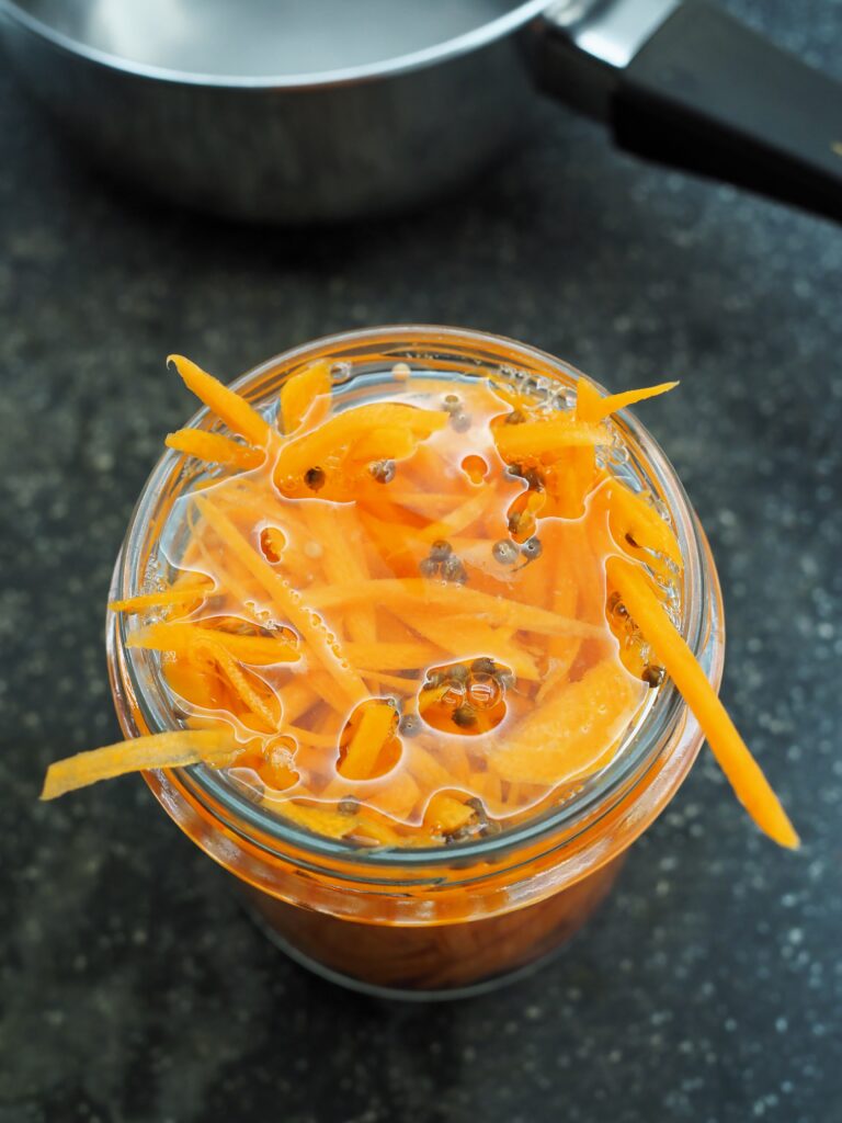 Bao z tofu i piklowaną marchewką