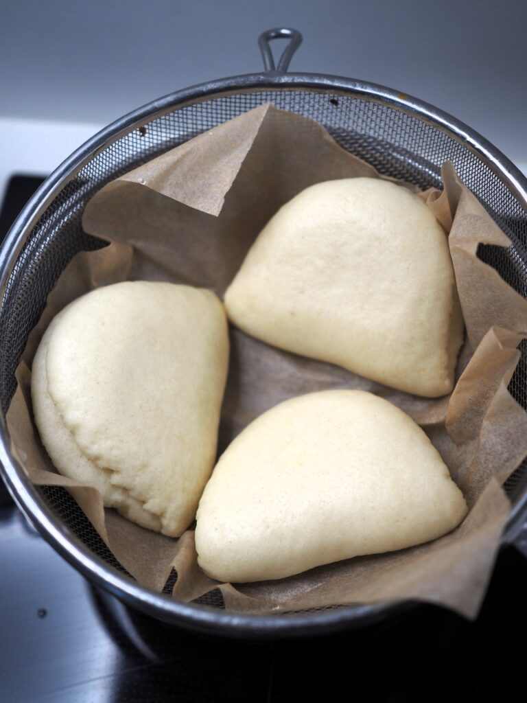 Bao z tofu i piklowaną marchewką