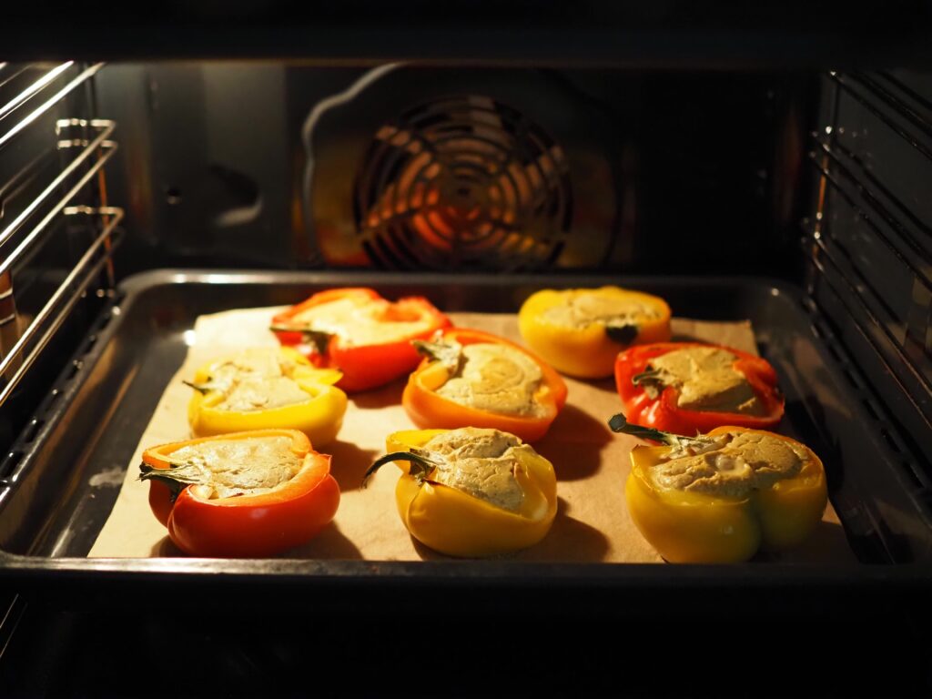 Papryki pieczone z masą bezjajeczną